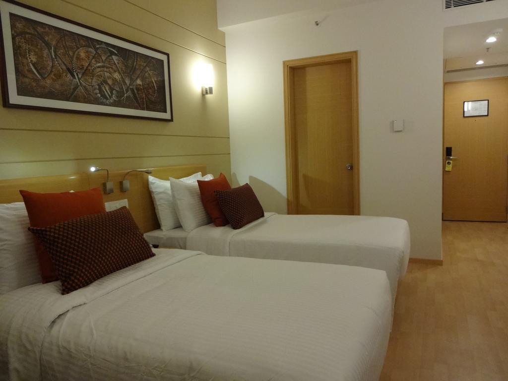 Lemon Tree Hotel, Gachibowli, Гайдарабад Номер фото