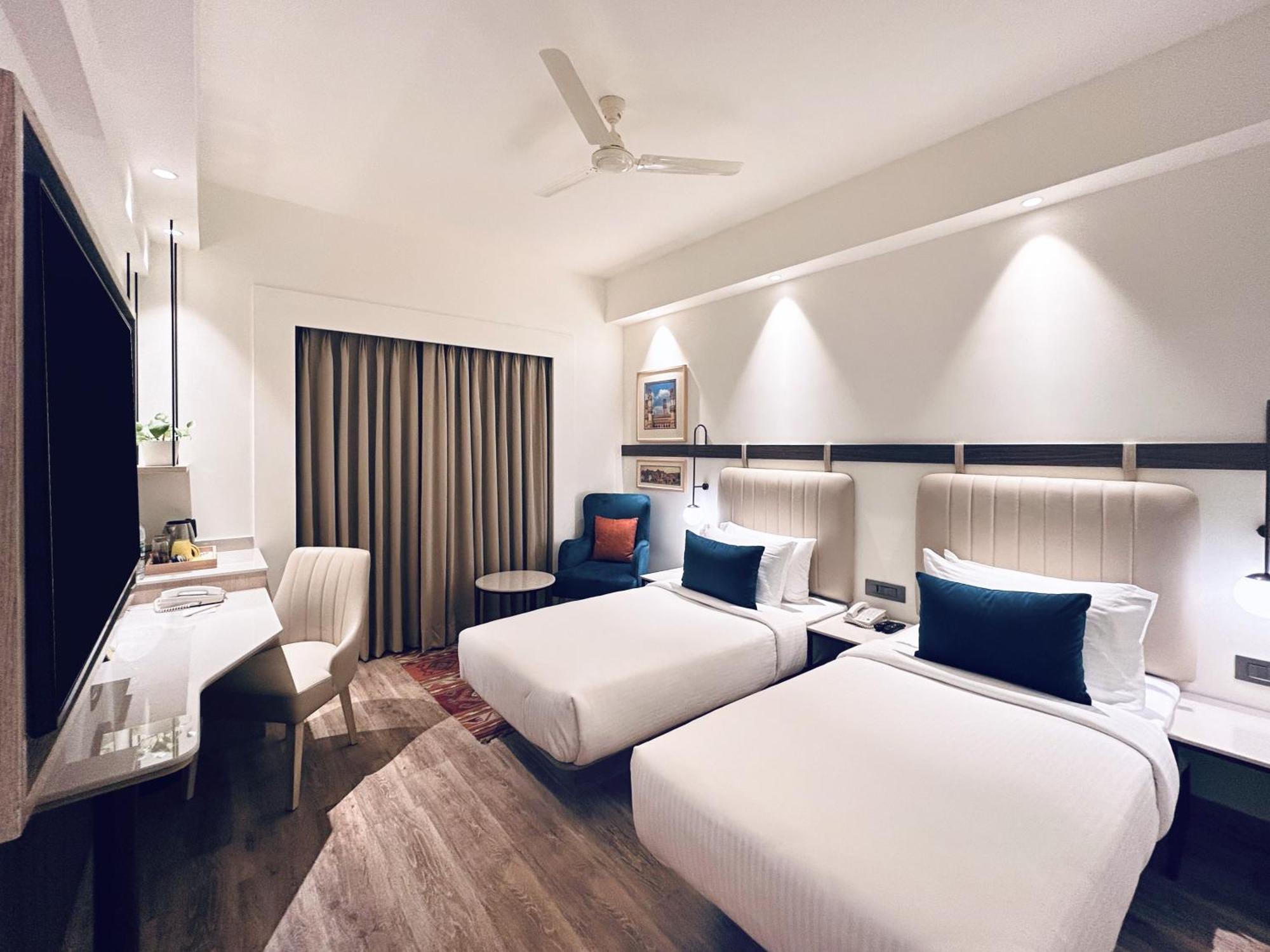 Lemon Tree Hotel, Gachibowli, Гайдарабад Екстер'єр фото