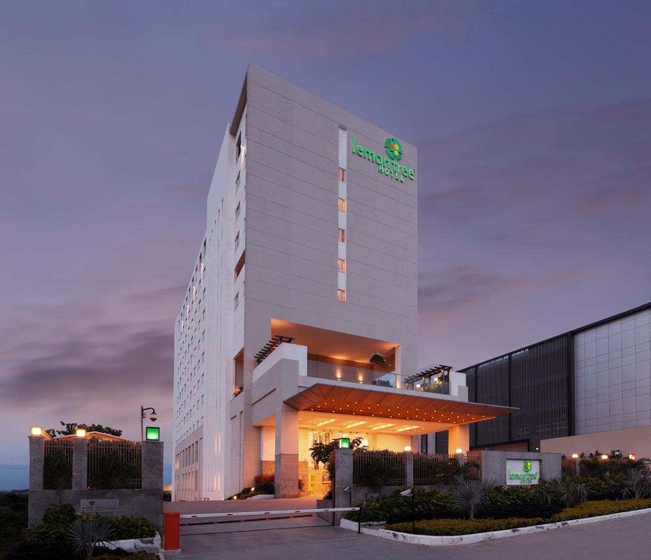 Lemon Tree Hotel, Gachibowli, Гайдарабад Екстер'єр фото
